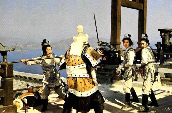 The 14 Amazons A.K.A. The Fourteen Amazons • 十四女英豪 (1972)
